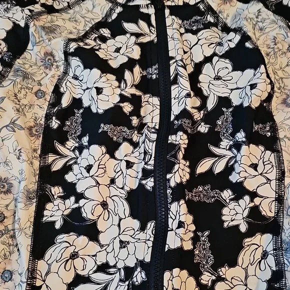 Floral Long Sleeve Rash Guard - Picture 2 of 3
